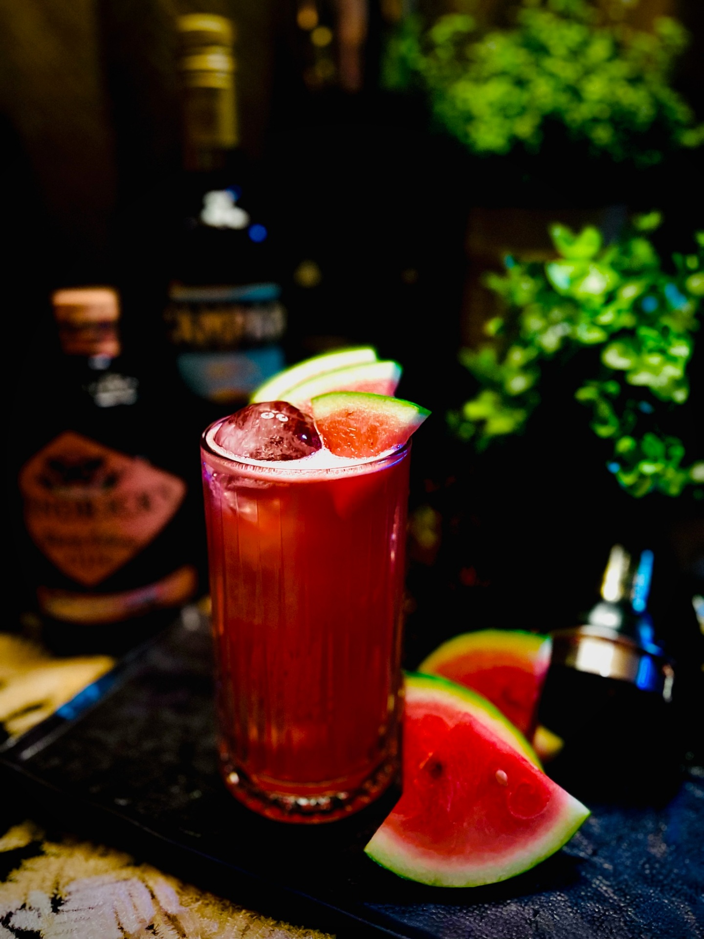 Wassermelonen-Highball mit frischer Frucht
